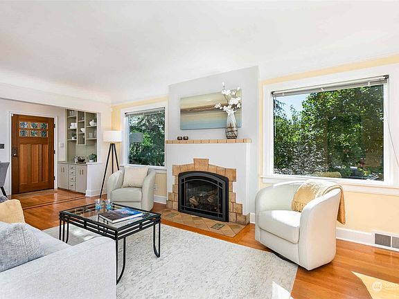 3rd image of 11521 Fremont Avenue N