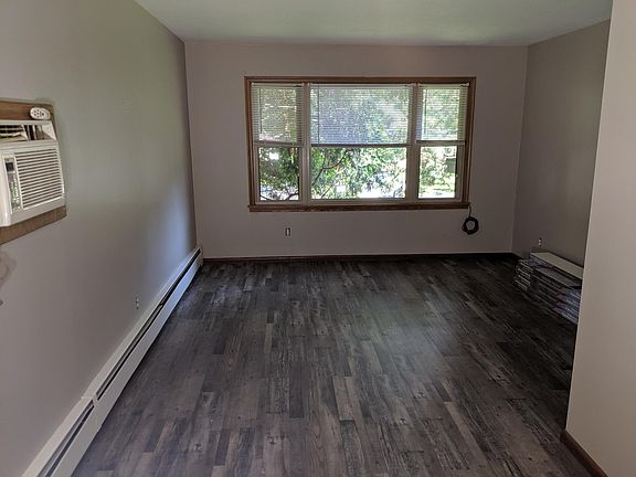 2nd image of 140 Mississippi Pl NE APT 2