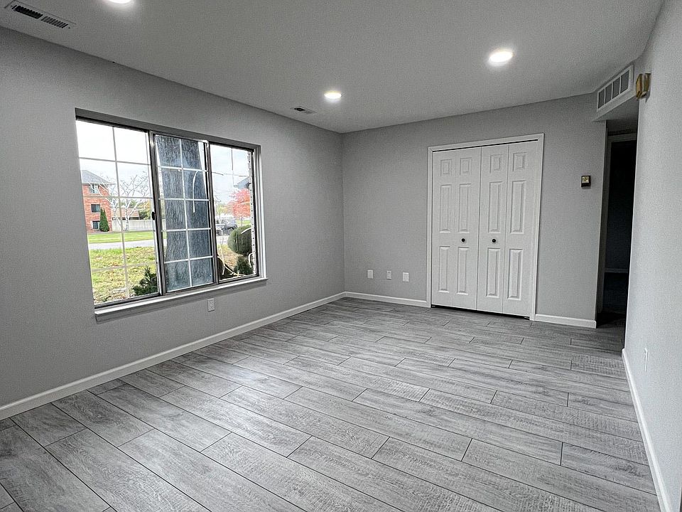 One11 Residences Clinton Twp 23225 Deanhurst St Clinton Township MI