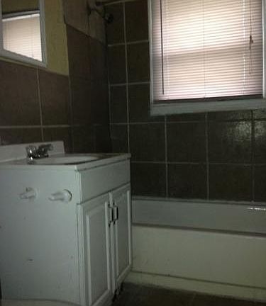 5th image of 7105 Bellefontaine Ave