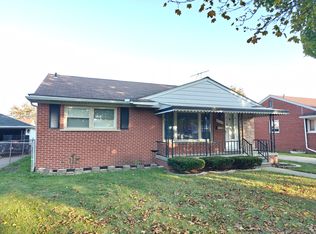 6566 Hawthorne St, Garden City, MI 48135