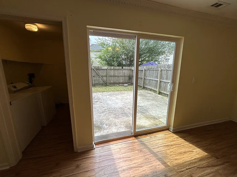 717 Westminster Ln — Photo 13