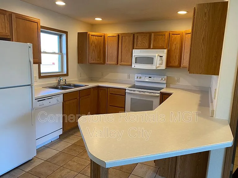 516 10th Ave SE — Photo 8