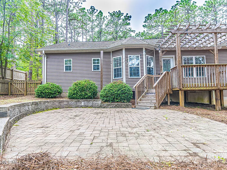 465 Crestview Rd — Photo 53