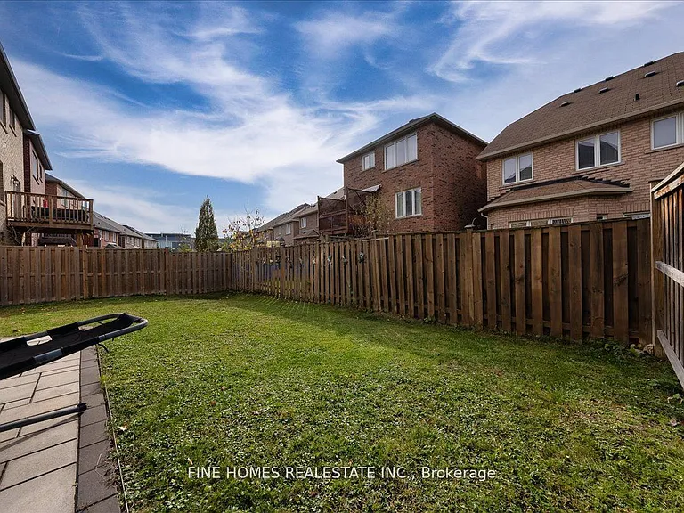26 Gesher Cres — Photo 25