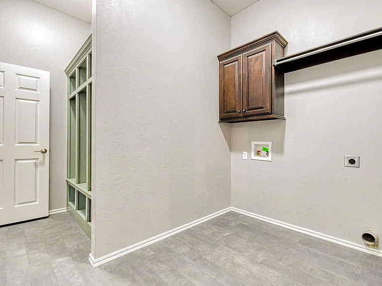 19208 Greenery Ln — Photo 26