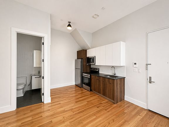 2nd image of 481 Evergreen Ave #1R