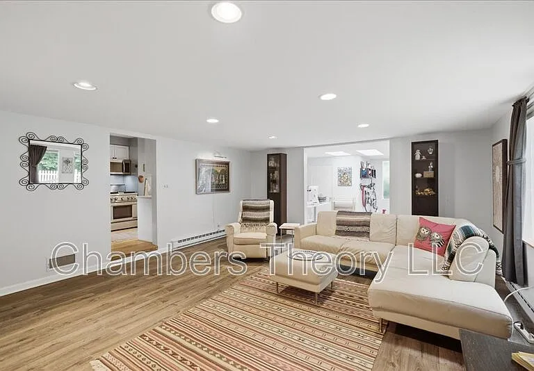 912 N Lexington St — Photo 14