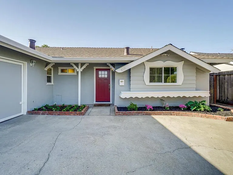 5551 Yale Dr — Photo 1