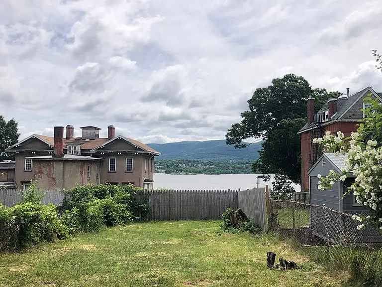 170 Grand St. — Photo 8