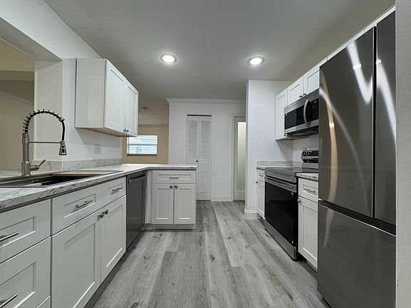 4th image of 1331 W Campanelli Drive