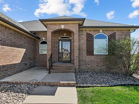 5th image of 2318 N Castle Rock Ct