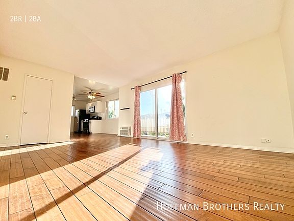 4th image of 1810 N Harvard Blvd #11
