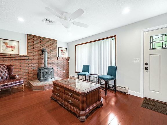 3rd image of 131 Blackstone St