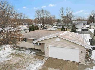 420 McKenzie Ln, Green Bay, WI 54311