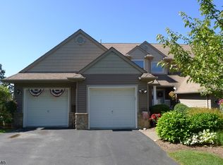 74 Clubhouse Rd, Hamburg, NJ 07419