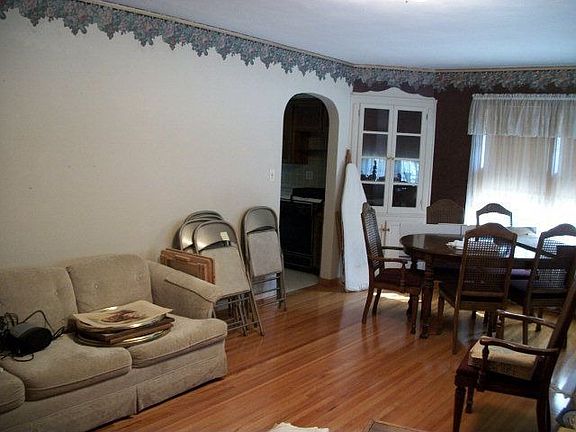 2nd image of 1402 Stadium Blvd