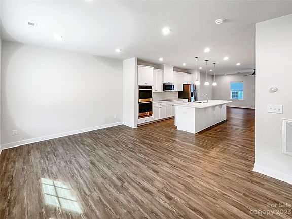 3rd image of 5084 Patton Dr