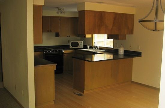 3rd image of 1048 Munkers Ct SE