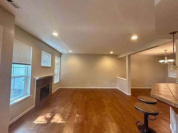 5th image of 4653 Wade St