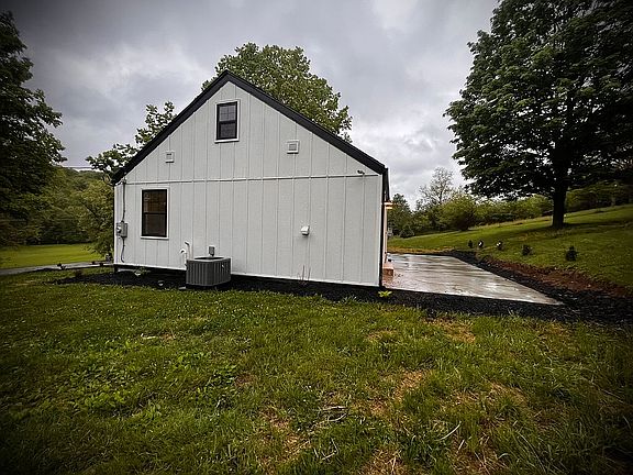 3rd image of 168 Pleasant View Dr