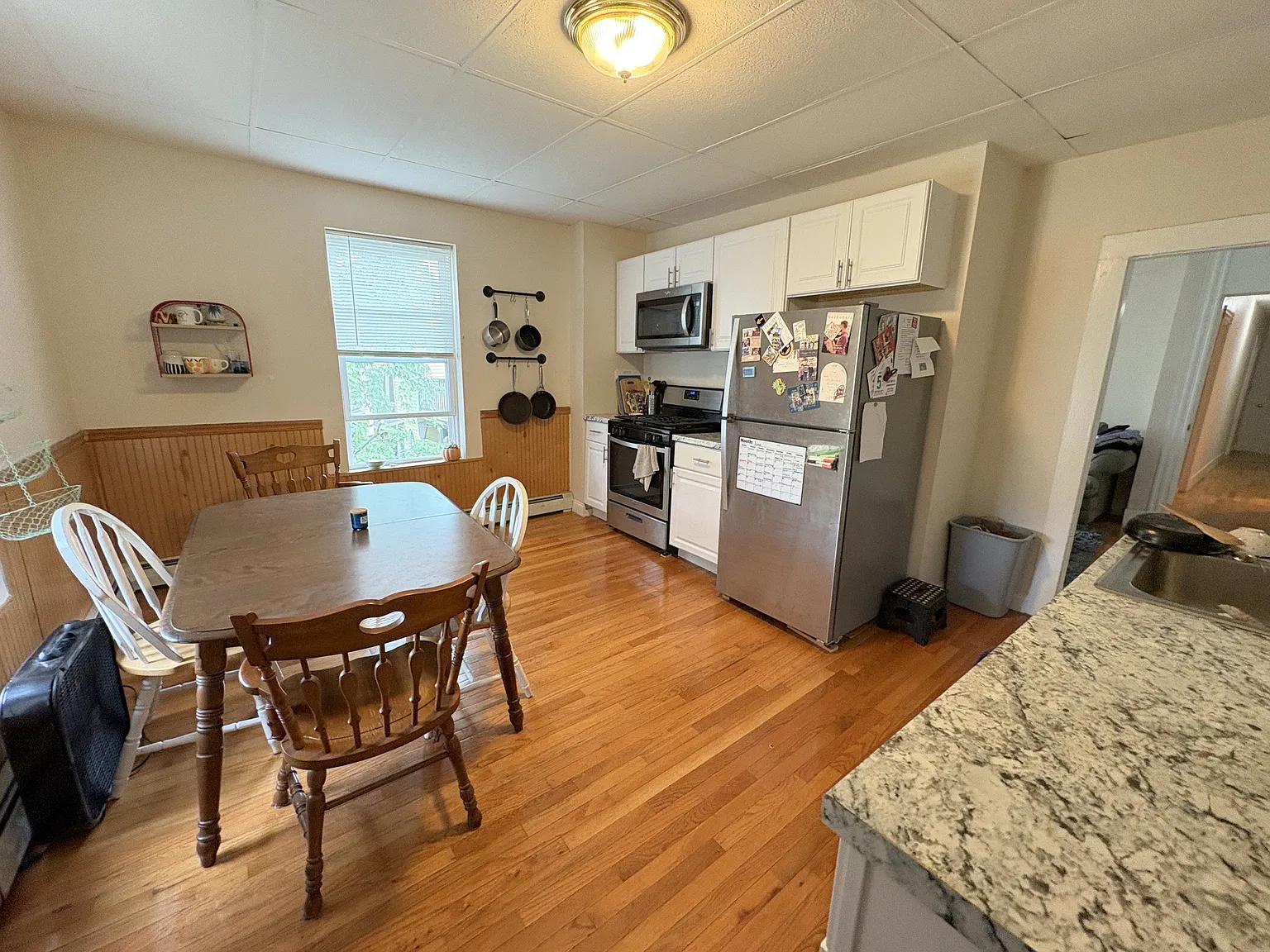 3 bed, 1300 sqft, $4,200 — Photo 3