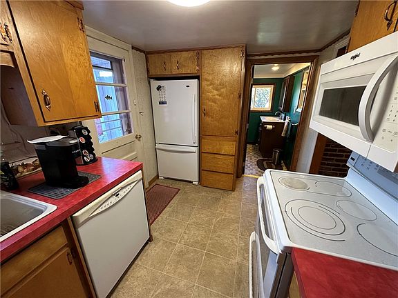 3rd image of 313 Harrison St