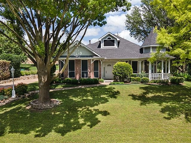 1st image of 24 Lakeway Dr
