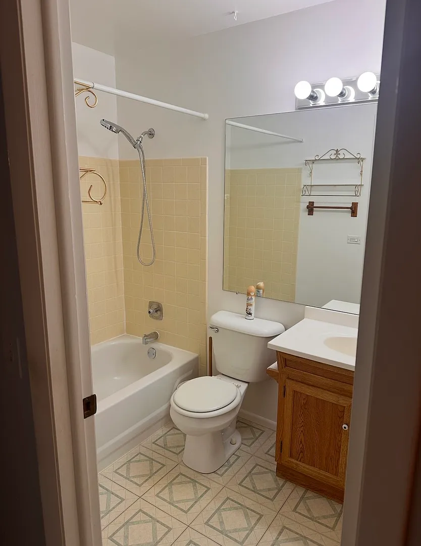 3 bed, 1400 sqft, $2,400 — Photo 3