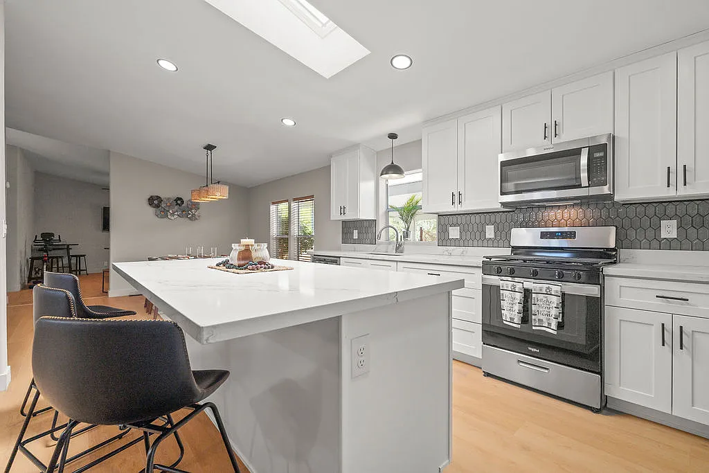 3 bed, 1792 sqft, $1,950 — Photo 4