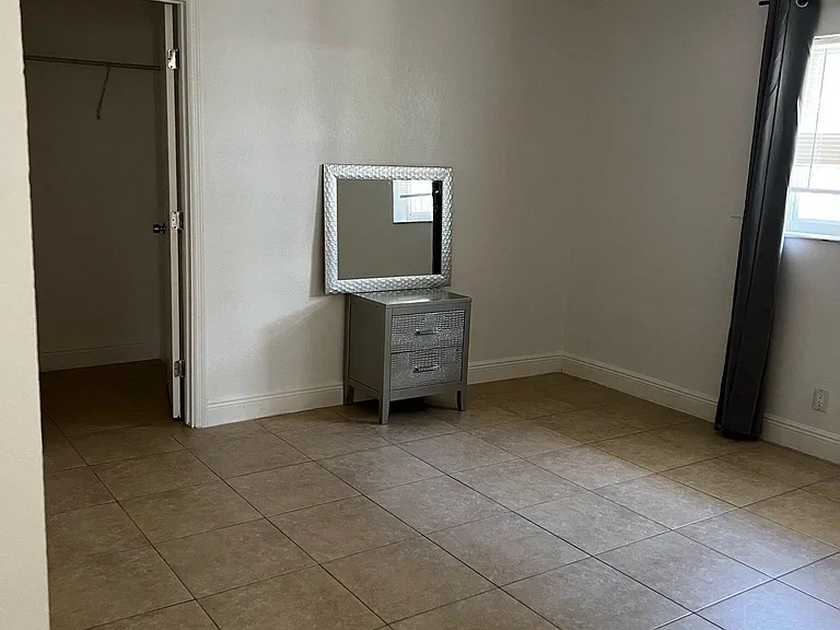 1000 NE 2nd St #202 — Photo 7