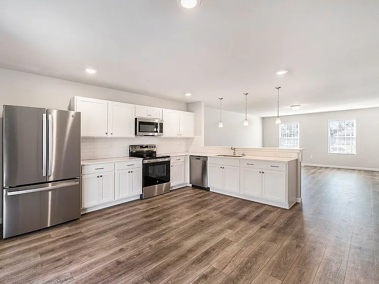 115 E Mason St — Photo 4
