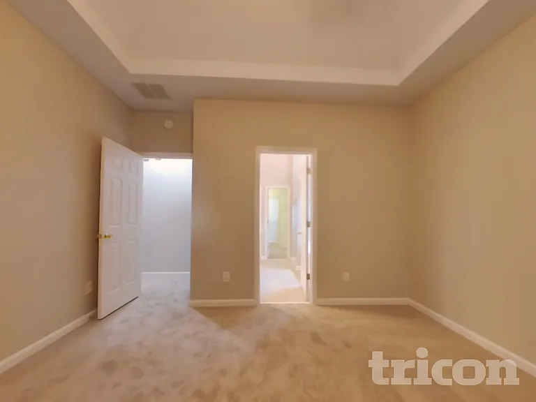 1060 Middlebrooke Dr — Photo 7