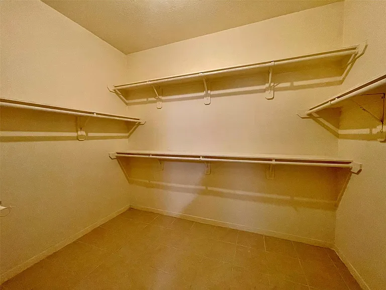 21142 Field House Ct — Photo 13