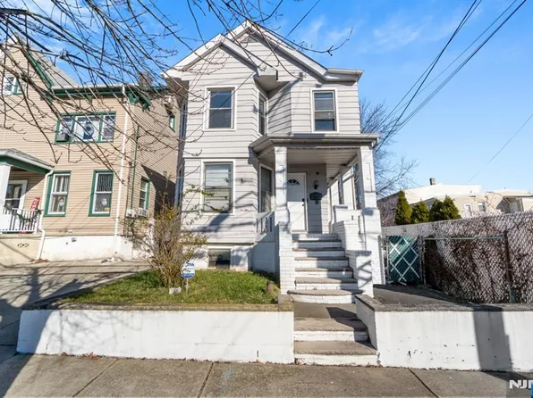 9 W 51st St, Bayonne, NJ 07002