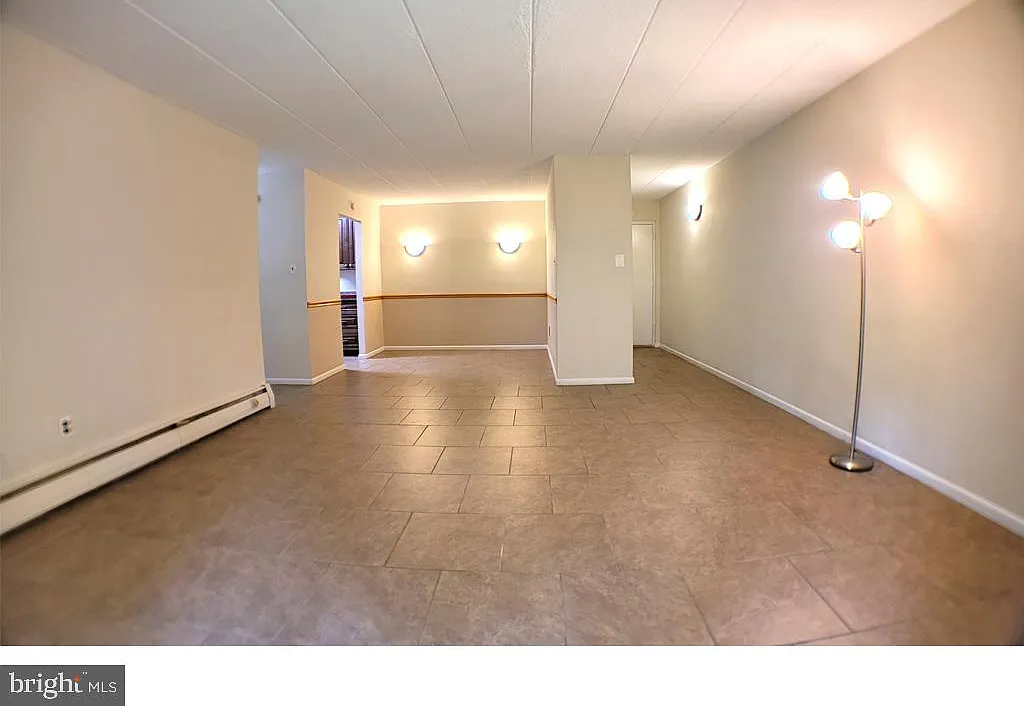 2 bed, 1.0 bath, 963 sqft, $1,820 — Photo 3