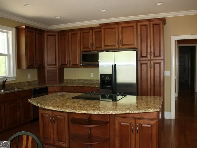 207 Lakeview Ct — Photo 4