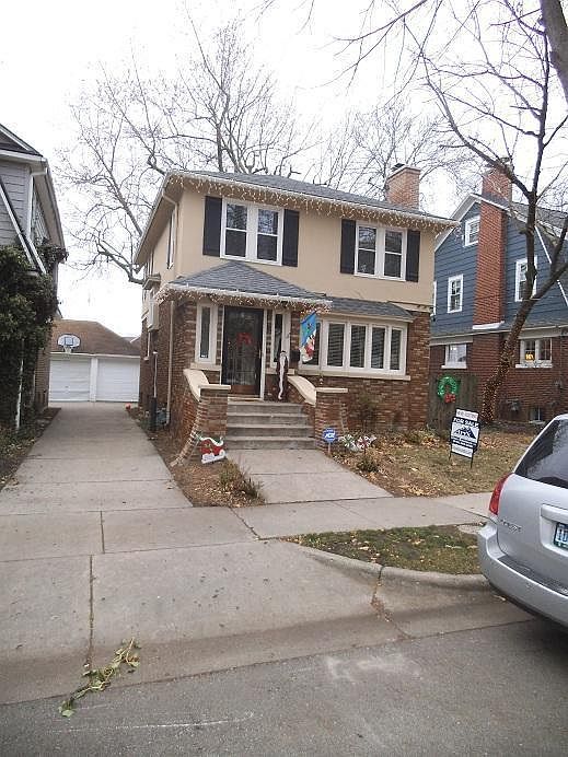 1st image of 653 Gladstone Dr SE