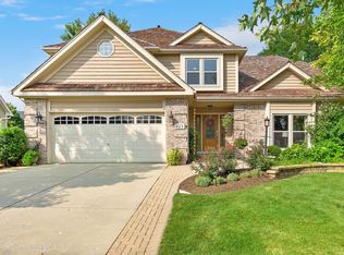 613 Clarendon Ln, Aurora, IL 60504