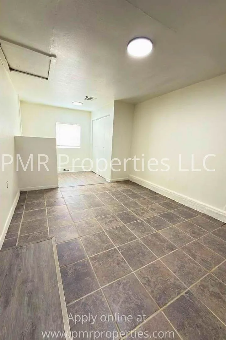 3 Bedrooms / 1 Bathroom House — Photo 3