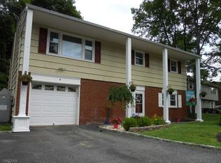 4 Adelphi Trl, Hopatcong, NJ 07843