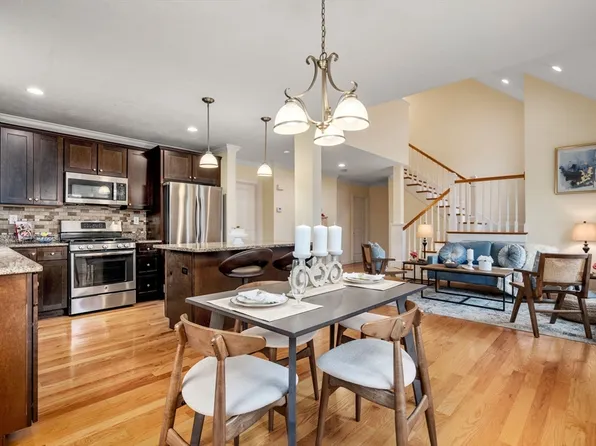 2 Commodore Way #2, Westford, MA 01886