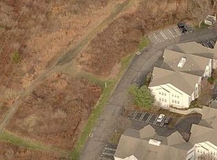 26 Greenview Ln, Milford, CT 06461