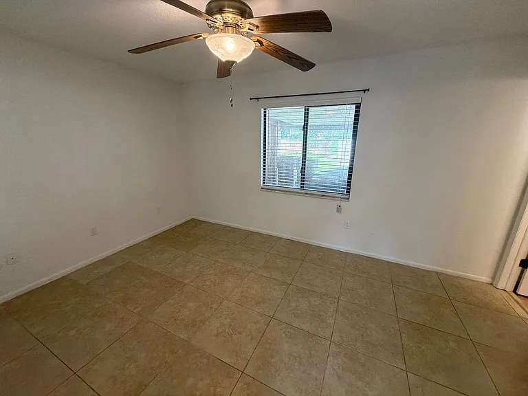3005 E Jefferson St — Photo 14