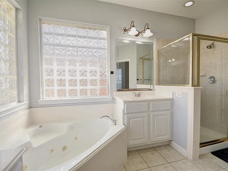 214 Spring Lakes Hvn — Photo 17
