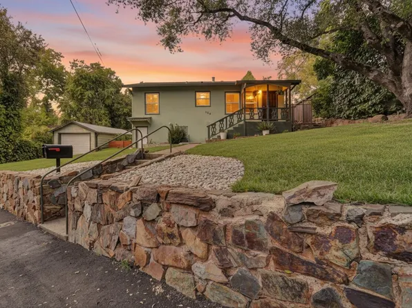 156 Circle Dr, Auburn, CA 95603