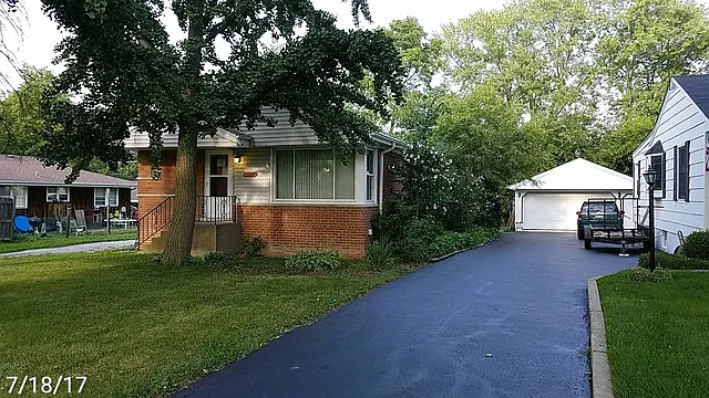 18205 Stewart Ave photo 1