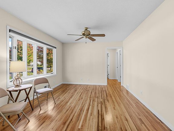 3rd image of 300 109th Ave NW