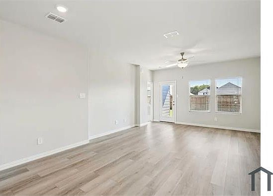 5th image of 802 Leavenworth Dr
