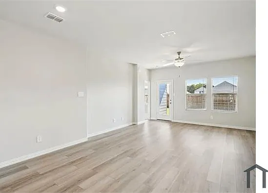 802 Leavenworth Dr — Photo 5